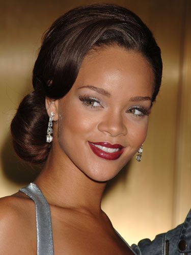 Part USO, part 21st century diva, Rihanna's classic chignon is deal for black-tie affairs. Getty Images -Cosmopolitan.com Wedding Hairstyles And Makeup, Celebrity Wedding Hair, Old Hollywood Hair, Wedge Hairstyles, Wedding Hairstyles Medium Length, Asymmetrical Hairstyles, Hollywood Hair, Funky Hairstyles, Fringe Hairstyles