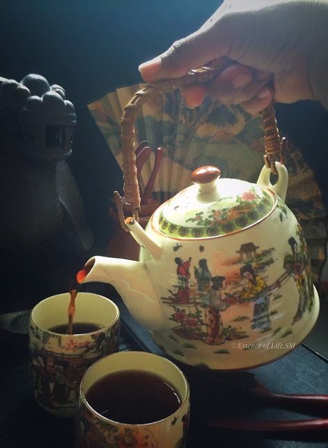 Brewing Tea Aesthetic, Tea Brewing Aesthetic, Chinese Tea Aesthetic, Chinese Tea Party, Spilled Tea, Chinese Tea House, Tea Chinese, Sense Of Taste, Chinese Kitchen