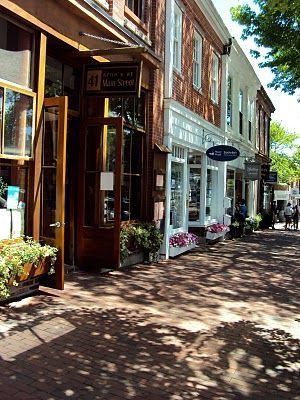 Nantucket Travel, Nantucket Massachusetts, Small Town America, Storefront Design, Nantucket Island, Main Street Usa, Flight Deals, Super Rich, Store Front