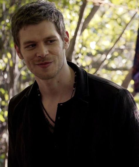 Clause Vampire Diaries, Vampire Diaries Clause, Klaus Vampire, Klaus Tvd, Harry Potter Book Covers, Klaus From Vampire Diaries, Klaus The Originals, Fictional Character Crush, Vampire Diaries Movie