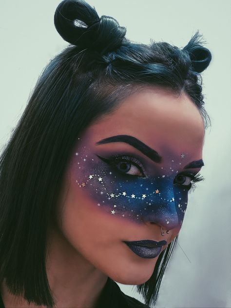 Cosmic Witch Makeup, Moon Fairy Makeup, Witch Make Up Ideas, Celestial Witch Makeup, Space Themed Makeup, Space Eyeshadow, Night Sky Makeup, Constellation Makeup, Galaxy Eye Makeup