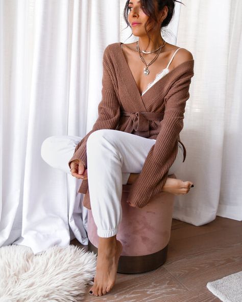 Home Look Outfit, Winter Home Outfit, Lucy Hernandez, Home Style Outfit, Cute Lounge Outfits, At Home Outfits, Lounge Outfits, Sweater Lace, Loungewear Outfits