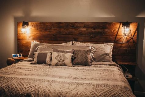 Diy Wooden Headboard With Lights, Diy Headboard Ideas With Lights, Diy Headboard And Nightstand, Diy Headboard Rustic, Wood Headboard With Nightstand, Rustic Headboard With Lights, Diy Lighted Headboard, Diy Headboard With Shelves And Lights, Wooden Headboard With Lights