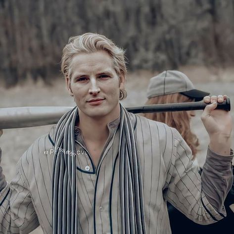 Dr Cullen, Jasper Twilight, Carlisle Cullen, Vampire Twilight, Jasper Hale, Twilight Cast, Peter Facinelli, Twilight Photos, The Cullen