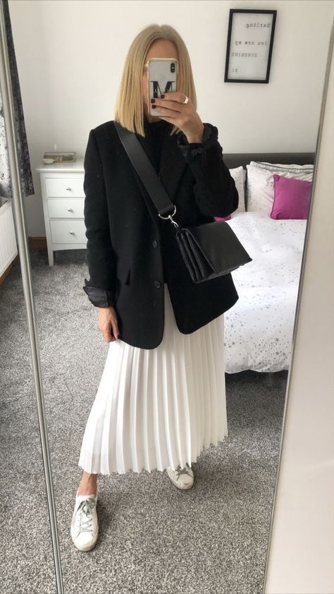 White Pleated Skirt Outfit, Smart Casual Skirt, Best Outfits For Women, Outfits For Women Over 50, White Pleated Skirt, Over 60 Fashion, 60 Fashion, Minimal Outfit, Best Outfits