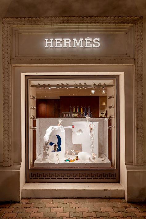 FALL HERMES WINDOW DISPLAY AT METROPOLE HOTEL HANOI on Behance Hermes Window Display, Hermes Window, Retail Interior, Plywood Furniture, Photography Fashion, Paper Cut, Window Display, Hanoi, Product Design