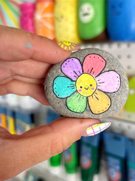 Spring Stone Painting, Animals Rock Painting, Cute Rocks Painted Ideas, Painting Ideas For Rocks, Tulip Rock Painting, Kindness Painted Rocks, Pretty Rock Painting, Rock Painting Ideas Purple, Rock Painting For Kids Easy