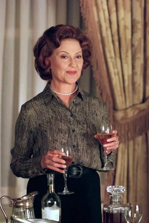 The classy Emily Gilmore! Emily Gilmore Outfits, Emily Gilmore Aesthetic, Gilmore Girls Emily, Rich Grandma, Kelly Bishop, Gilmore Core, Theatre Workshop, Emily Gilmore, Rory And Logan