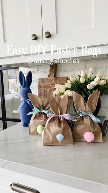 Easter Party Goody Bags, Neighbor Easter Basket, Easter Goody Bag Ideas, Easy Easter Gifts, Diy Easter Bags, Easter Classroom Gifts, Easter Goodie Bags, Easter Classroom, Easter Crafts For Toddlers