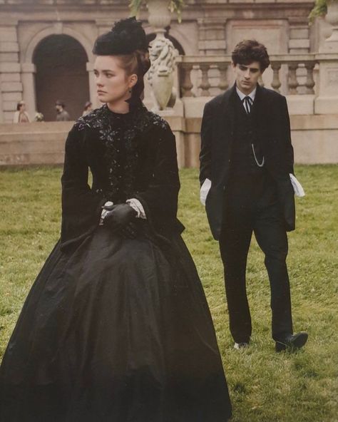 FANPAGE ✌️ on Instagram: “— Photo of Timothée as Laurie with Florence Pugh as Amy in #LittleWomen (from the movie tie-in calendar) ✨👒” 1800s Aesthetic, Little Women 2019, Era Victoria, Septième Art, I Love Cinema, Women Aesthetic, Little Women, Jane Eyre, Florence Pugh