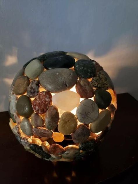 Rocks In Jars Decor, Rock Sculptures Garden Stone Art, Stone Crafts Ideas Home Decor, Stone Crafts Diy, River Rock Decor, Rock Crafts Diy, Stone Pictures Pebble Art, Art Coquillage, Stone Wall Art