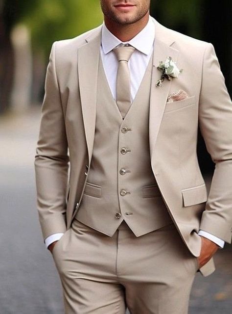 Champagne Suits For Men Groomsmen, Father Of The Quinceanera Attire, Beige Wedding Groomsmen, Beige Suits For Men Wedding, Groomsmen Suits Beige, Champagne Wedding Groomsmen, Wedding Suits Beige, Men's Suits Wedding, Khaki Tux Wedding