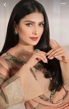 Ushna Shah, Aiza Khan, Pakistani Women, Beautiful Eyes Images, Pak Drama, Ayeza Khan, Photo Pose For Man, Actress Pics, Pakistani Actress