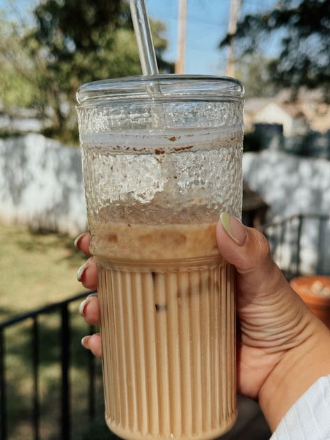 Textured cute iced coffee glass cup with lid and glass straw. Fall iced coffee inspo Iced Coffee Glass Cups, Fall Iced Coffee, Coffee Mason Jar, Cute Iced Coffee, Ice Coffee Cup, Glass Iced Coffee Cup, Iced Coffee Cups, Coffee Tumblr, Glass Cup With Lid