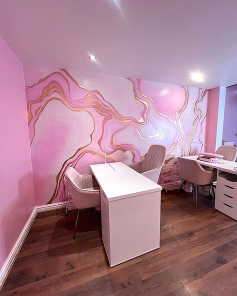 Nail Room Decor Ideas, Nail Room Ideas Home, Nail Technician Room, Pink Nail Salon, Salon Decor Studio, Pink Wallpaper Bedroom, Boutique Wallpaper, Pink Accent Walls, Nail Room Ideas