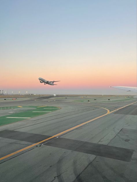 Moving Across The World, Flight Attendant Aesthetic Pictures, Airport Feeling, Flight Aesthetic, Us Aesthetic, Plane Aesthetic, Airport Vibes, Airport Aesthetic, Travel Picture Ideas