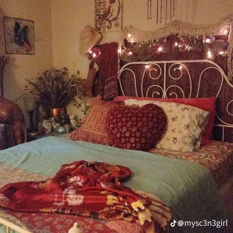 Scarves Room Decor, Cottagecore Room Inspiration, Red Cottagecore Bedroom, Love Witch Bedroom, Cozy Whimsical Bedroom, Whimsigoth Dorm, Mermaidcore Bedroom, Whimsigoth Bedding, Colorful Whimsigoth