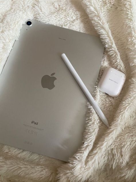 Iphone Store, Apple Pencil 2nd Generation, Apple Iphone Accessories, Aesthetic Objects, Apple Pen, Study Essentials, Tech Aesthetic, Iphone Obsession, Ipad Accessories