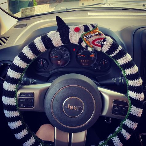 Car Deco, Cool Car Accessories, Crochet Car, Creative Crochet, Cute Car Accessories, Fantasias Halloween, Fun Crochet Projects, Diy Crochet Projects, Steering Wheel Cover