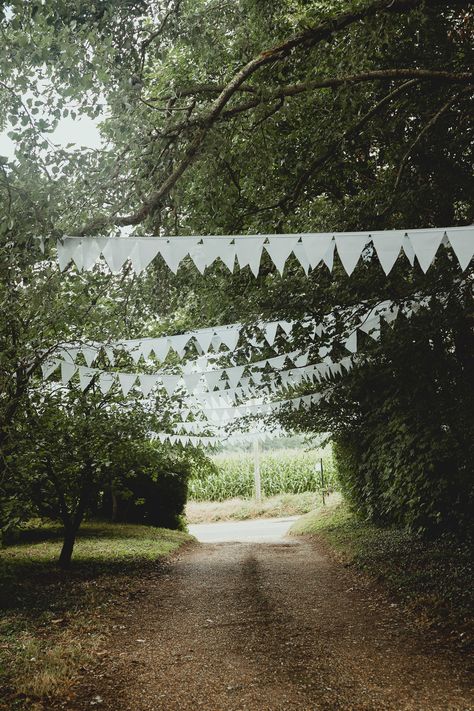 Wedding Bunting Ideas, Garden Bunting, British Wedding, Wedding Bunting, Whimsical Wonderland, Countryside Wedding, Festa Party, British Countryside, Whimsical Wonderland Weddings