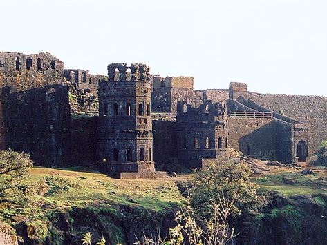 Raigad Fort - Hindu Janajagruti Samiti Raigad Fort, India Travel Places, Vegetable Design, Learn History, Historical Places, One Day Trip, Historical Place, India Travel, Willis Tower