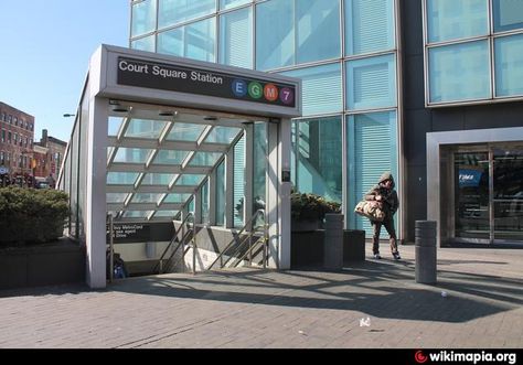 Long Island City - Court Square Subway Station Entrance Minecraft Subway Station Entrance, Minecraft Subway Entrance, Minecraft Metro Station, Minecraft Subway Station, Subway Station Design, Subway Station Entrance, Subway Entrance, Garage Entrance, Basement Entrance