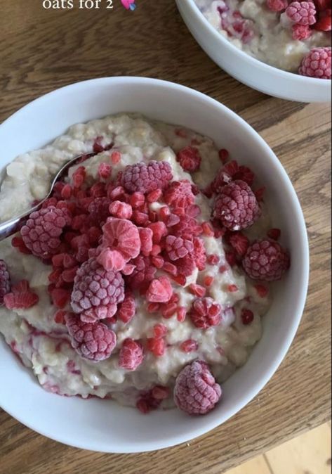 Pink Oatmeal, Healthy Lifestyle Food, Food Is Fuel, Food Obsession, Pretty Food, Food Cravings, Cute Food, Aesthetic Food, I Love Food