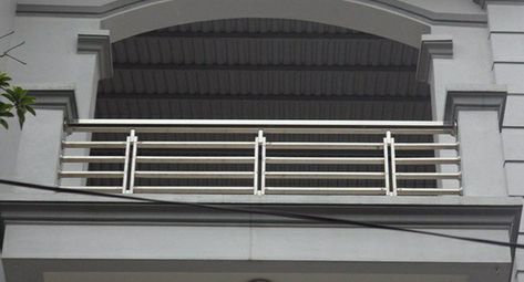 Balcony Railing Design Modern, Home Grill Design, Reling Design, Railing Balcony, Steel Grill Design, Design Balcony, Balcony Glass Design, Steel Railing Design, Staircase Railing Design