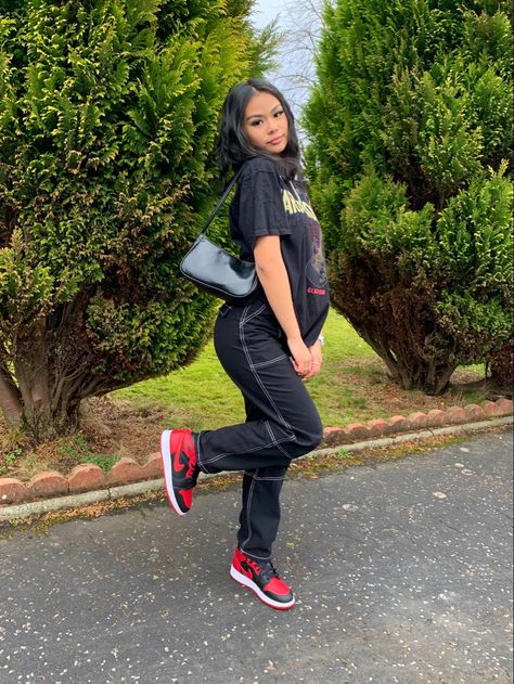 Red Jordan Shoes Outfit, Bred Jordan 1 Outfit Women, Red J1 Outfit Women, Bred 1s Outfit Women, Red 1s Outfit, Outfits With Red Jordans 1s, Outfits With Red And Black Jordans 1s, Patent Bred 1s Outfit Girl, Shatter Backboard 1s Outfit