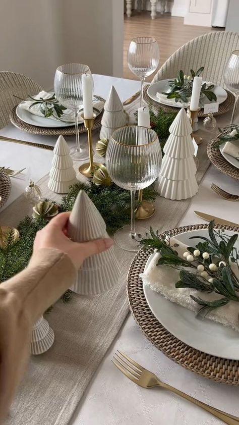 Štědrý Den, Tafel Decor, Christmas Dining Table, Cozy Christmas Decor, Christmas Dinner Table, Christmas Dinner Party, Christmas Decor Inspiration, Christmas Themes Decorations, Christmas Tree Inspiration