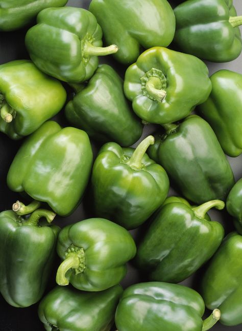 Green bell pepper Growing Sweet Peppers, Orange Fruit And Vegetables, Fruit With Vitamin C, Orange Fruits And Vegetables, Vitamin C Fruits And Vegetables, Whole Food Vitamin C, Healthy Pepper Steak Recipe, Farming Garden, Vegetables Pictures