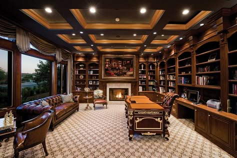 Classy home office with inviting ambiance [Design: Pinnacle Architectural Studio] Home Library With Fireplace, Traditional Home Offices, Library With Fireplace, Office With Fireplace, Casa Disney, Traditional Home Office, Home Office Library, Home Office Layout, Traditional Office