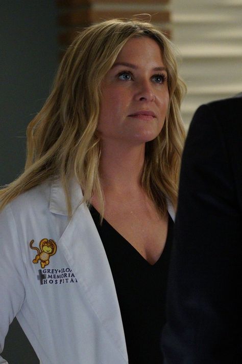 Shonda Rhimes Pens a Heartfelt Tribute to "The Magic" of April and Arizona on Grey's Anatomy Arizona Robbins, Shonda Rhimes, Grey's Anatomy, World News, Greys Anatomy, Anatomy, The Magic, Arizona, Breaking News