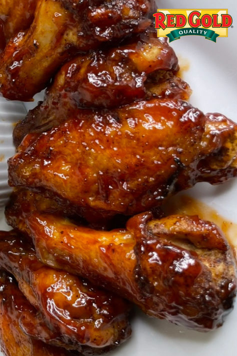 Honey Sriracha Hot Chili Sauce Wings Chili Pequin, Asian Wings, Sriracha Wings, Honey Wings, Baked Bbq Ribs, Meat Casserole, Hot Chili Sauce, Wings Recipe, Wing Sauce