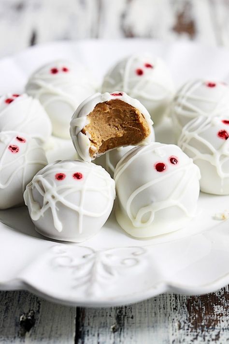 35 Frightfully Easy No-Bake Halloween Treat Recipes | Brit + Co Halloween Food For Adults, Biscuits Halloween, Spooky Halloween Desserts, Cheesecake Truffles, Postres Halloween, Halloween Food Appetizers, Halloween Food Desserts, No Bake Pumpkin Cheesecake, Pumpkin Cheesecake Recipes