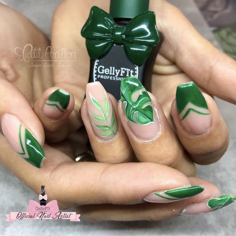 Leaf Print Nail Art, Monstera Leaf Nail Art, Monstera Plant Nail Art, Plant Nails Acrylic, Palm Leaves Nails, Plant Themed Nails, Tropical Leaf Nails, Green Plant Nails, Monstera Leaf Nails