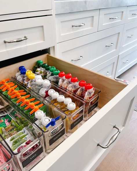 Deli Drawer Organization, Drawer Organisation, Storage Kitchen Cabinets, Snack Cabinet, Organized Drawers, Space Snacks, Snack Stash, Kitchen Cabinets Modern, Snack Drawer