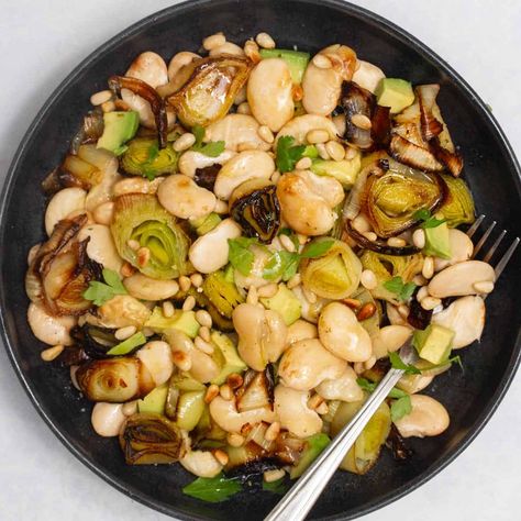 Caramelized Leeks, Butter Bean Salad, Canned Green Bean Recipes, Roasted Leeks, Roasted Shallots, Savory Salads, Lima Beans, Green Bean Recipes, Butter Beans