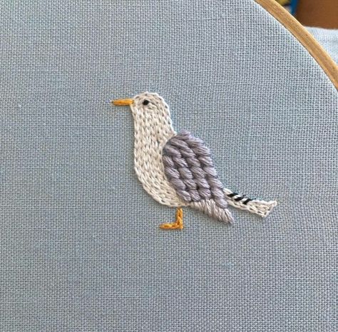 Hand Stitched Birds, Embroidered Birds Simple, Embroider Clothes Diy Hand Embroidery, Summer Embroidery Designs, Embroidered Animals, Projek Menjahit, Embroidered Birds, Clothes Embroidery Diy, Textile Art Embroidery