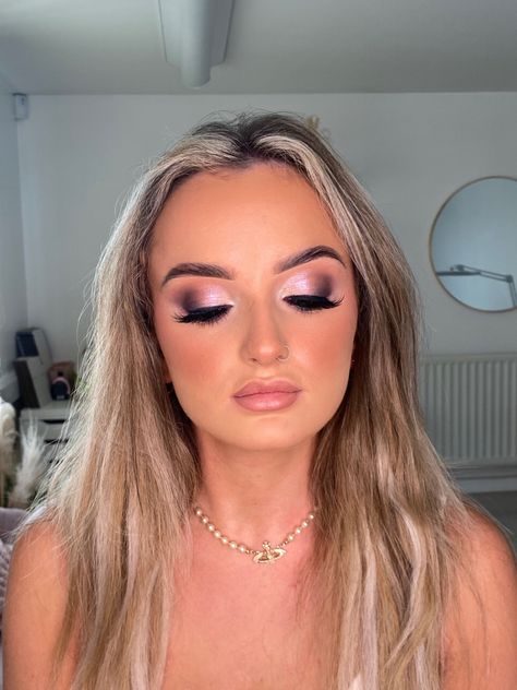 Hint of pink smokey eye🌸 Pink Smokey Eyeshadow, Light Pink Smokey Eye, Smoky Pink Eye Makeup, Pink Dress Makeup, Pink Smokey Eye Makeup, Smokey Eyeshadow Looks, Grey Smokey Eye, Vegas Makeup, Pink Smokey Eye