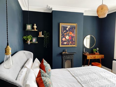 Navy Bedrooms, Dark Blue Bedrooms, Teal Bedroom, Sage Green Bedroom, Blue Bedroom Decor, Dark Bedroom, Gold Bedroom, Decoration Inspiration, Bedroom Green