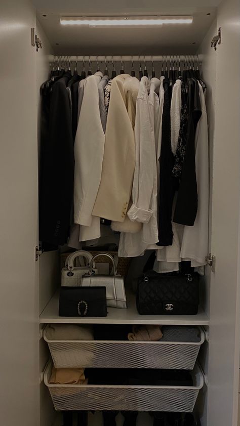 Wardrobe Asthetic Picture, Small Closet Organization Aesthetic, Aesthetic Wardrobe Organization, Small Closet Aesthetic, Closet Organization Ideas Aesthetic, Closet Organisation, Designer Closet, Aesthetic Wardrobe, Wardrobe Aesthetic