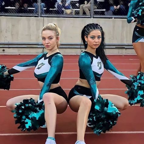 maddy perez on Instagram: “this duo😍🔥” Euphoria Cheerleader, Euphoria Costume, Aesthetic Halloween Costumes, Cute Y2k Outfits, Romy And Michelle, Cassie Euphoria, 3 People Costumes, Cute Cheerleaders, Cheerleader Costume