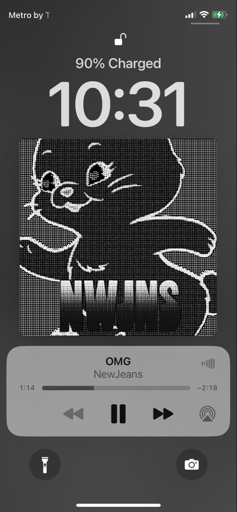 newjeans Spotify Lockscreen, Music Lockscreen, Iphone Spotify, Newjeans Omg, Iphone Music, T 90, Iphone Lockscreen, Music Covers, Aesthetic Pictures