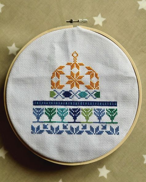 The Dome of The Rock 🧡 This week I have completed this beautiful tatreez design by @hintoftatreez - it has taught me patience and… | Instagram Tatreez Pattern Design, Tatreez Pattern, The Dome Of The Rock, Cross Stitch Cushion, Clothes Embroidery Diy, Cross Stitch Geometric, Dome Of The Rock, Diy Embroidery Patterns, Diy Bracelet Designs