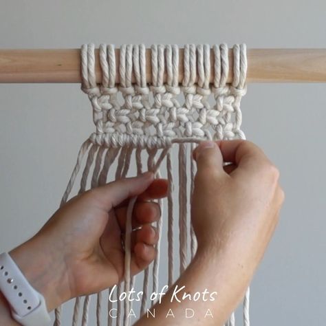 Macrame Tutorials & Supplies on Instagram: "Macrame Tips & Tricks ✨ Do you find that your row of double half hitch knots just doesn’t quite fit underneath square knots? Here’s my…" Diy Macrame Wall Hanging, Macrame Wall Hanging Tutorial, Half Hitch Knot, Macrame Tutorials, Fun Fact Friday, Square Knot, Bracelet Knots, Diy Macrame, Circular Pattern