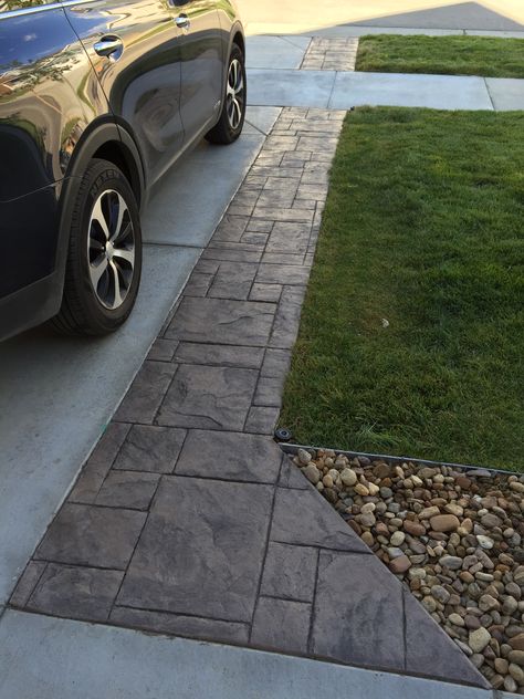 Driveway Pavers Extension, Driveway Landscape, Simple Front Yard Landscaping Ideas, Front Yard Walkway, Driveway Edging, Simple Front Yard Landscaping, Simple Front Yard, Yard Landscaping Simple, Front Walkway