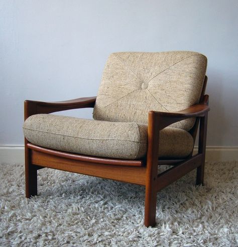 Midcentury Armchair, Retro Armchair, Urban Interiors, Teak Armchair, Mid Century Armchair, Retro Chair, Teak Furniture, Armchair Vintage, Mid Century Modern House