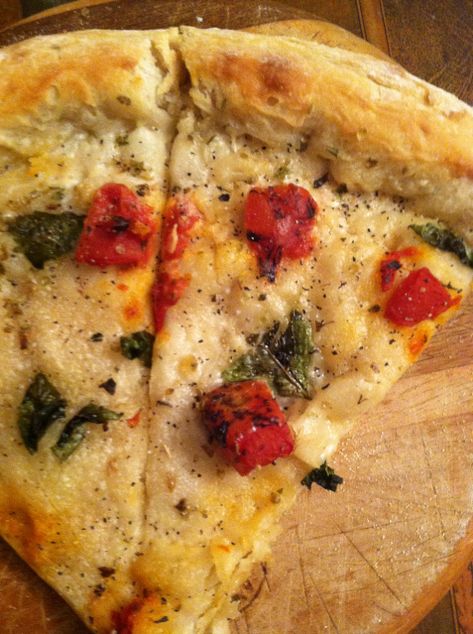 Vegan White Pizza w/ Roasted Tomatoes & Basil – Ria Lives Well Vegan White Pizza, White Pizza Recipe, Recipe With Tomatoes, Vegan Pizza Recipe, White Pizza, Basil Sauce, Vegan Main Dishes, Vegan Cookbook, Vegan Pizza