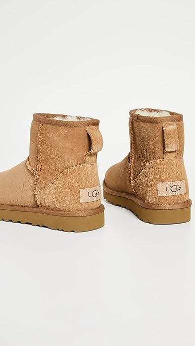 Uggs Mini Boots, Classic Mini Uggs, Uggs Mini, Ugg Mini Boots, Ugh Boots, Ugg Classic Mini Ii, Ugg Booties, Classic Ugg Boots, Comfy Boot